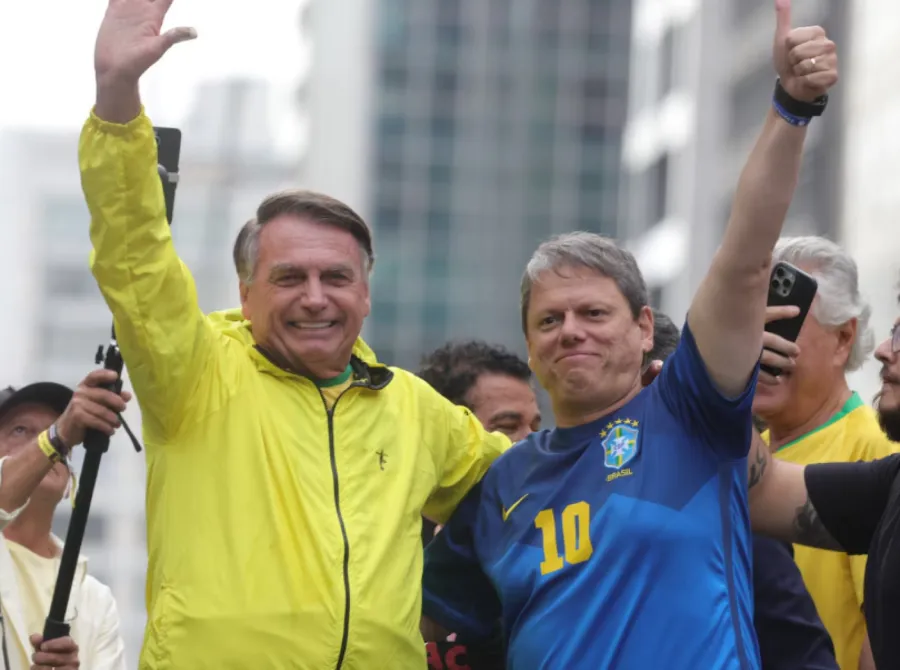 Após adiar encontro, Tarcísio deve visitar Bolsonaro na Papudinha nesta quinta-feira, 29