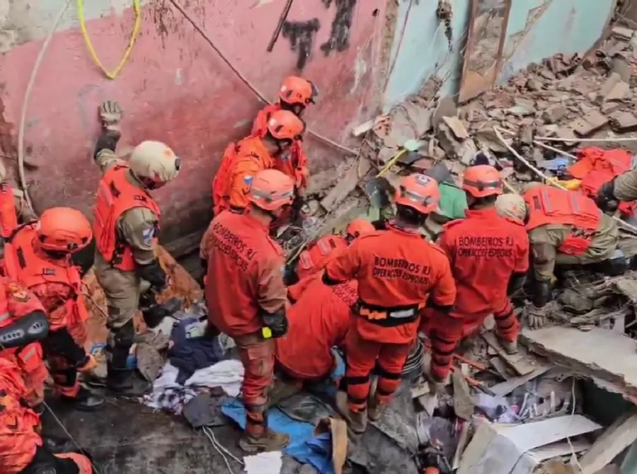Casas desabam no Rio de Janeiro e deixam uma mulher morta; fortes chuvas atingiram a cidade