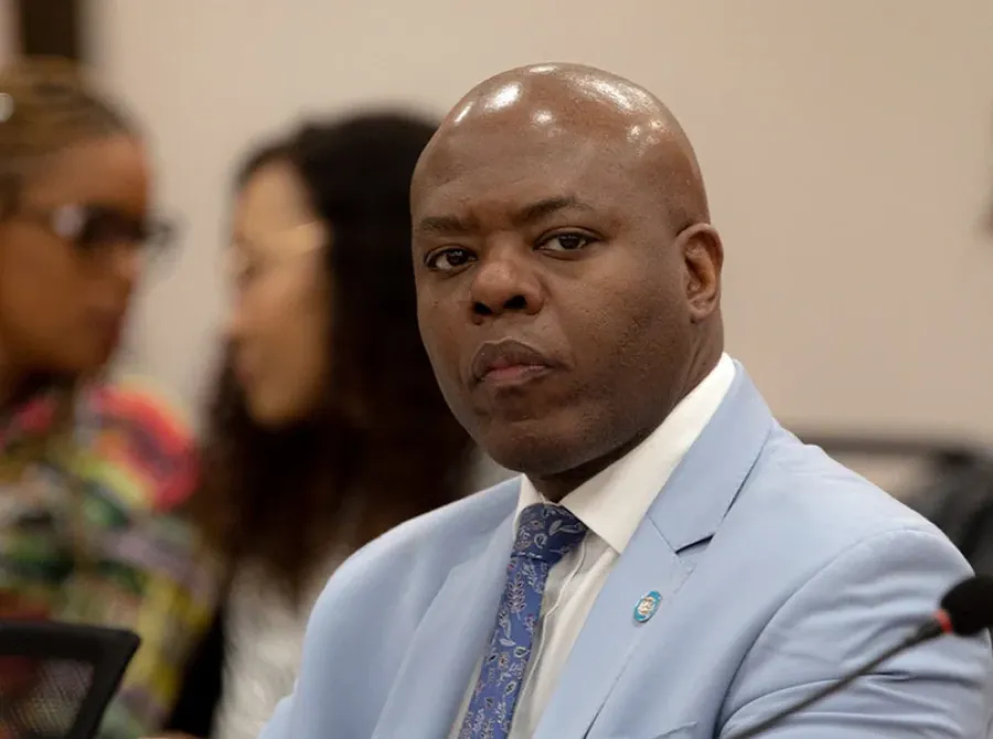 PGR denuncia Silvio Almeida, ex-ministro de Lula, por importunação sexual contra Anielle Franco