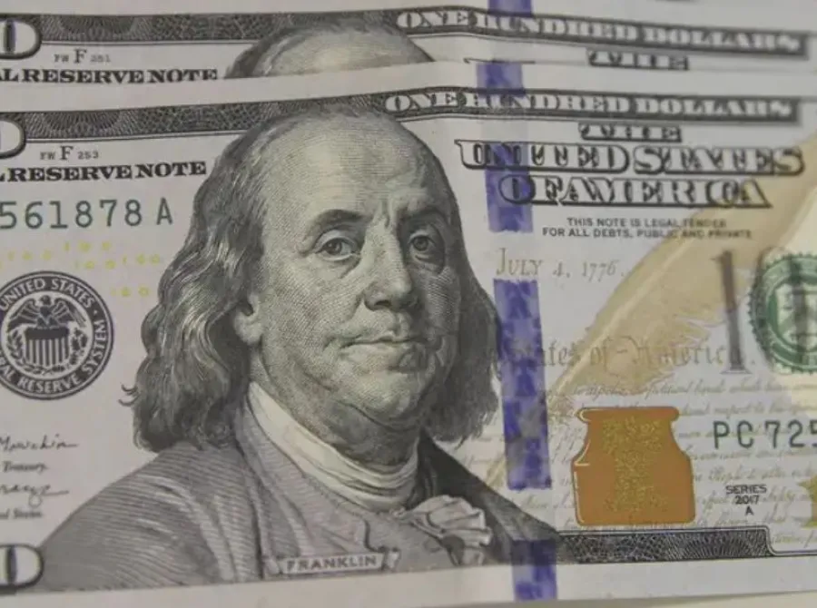 Dólar ronda a estabilidade com alta de petróleo e fragilidade do cessar-fogo no Oriente Médio