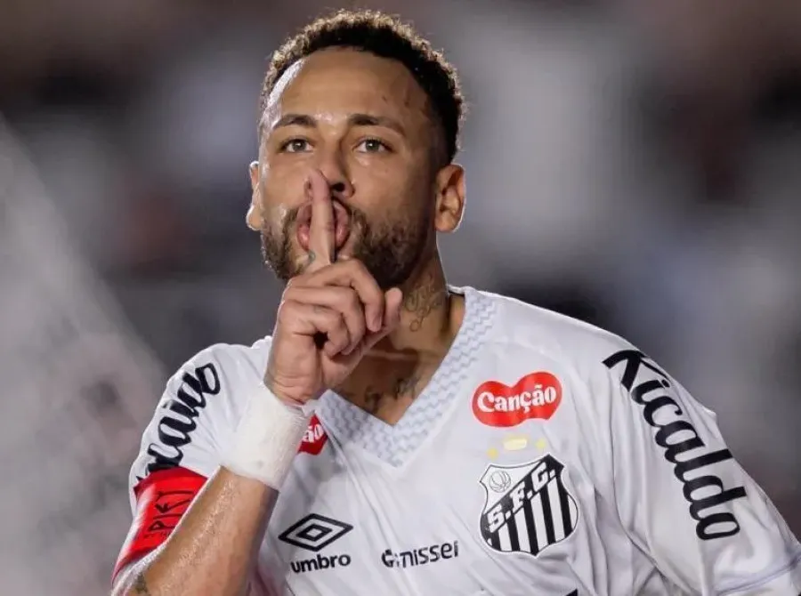 Neymar discute com torcedor na Vila Belmiro e dispara: 'Faço até mais do que deveria'