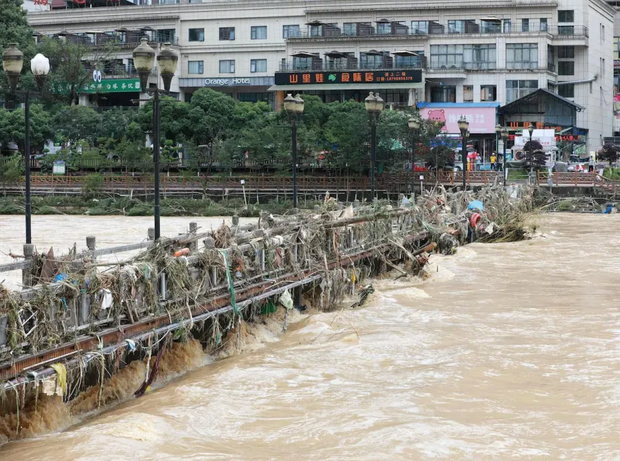 China: 22 morrem e 20 ficam desaparecidos após fortes chuvas atingirem a região central do país