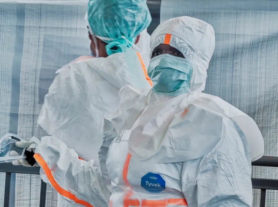Chefe da OMS diz que 5 pacientes se recuperaram de tipo raro de ebola no Congo