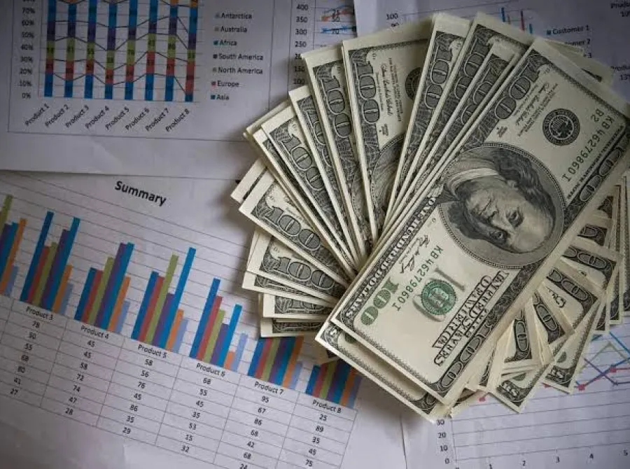 Taxas de juros têm viés de alta, com dólar e petróleo