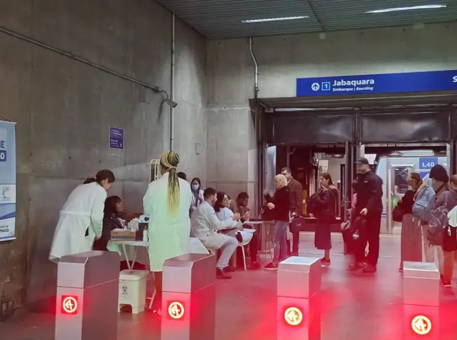 SP abre postos de vacinação contra sarampo em estações de metrô — campanha emergencial