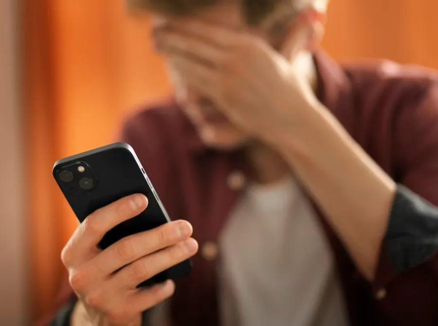 Ansiedade digital: como o uso constante do celular está alterando o cérebro dos jovens