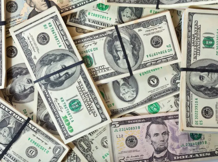 Dólar abre em queda de 0,20%, a R$ 5,3690, à espera de dados dos Estados Unidos