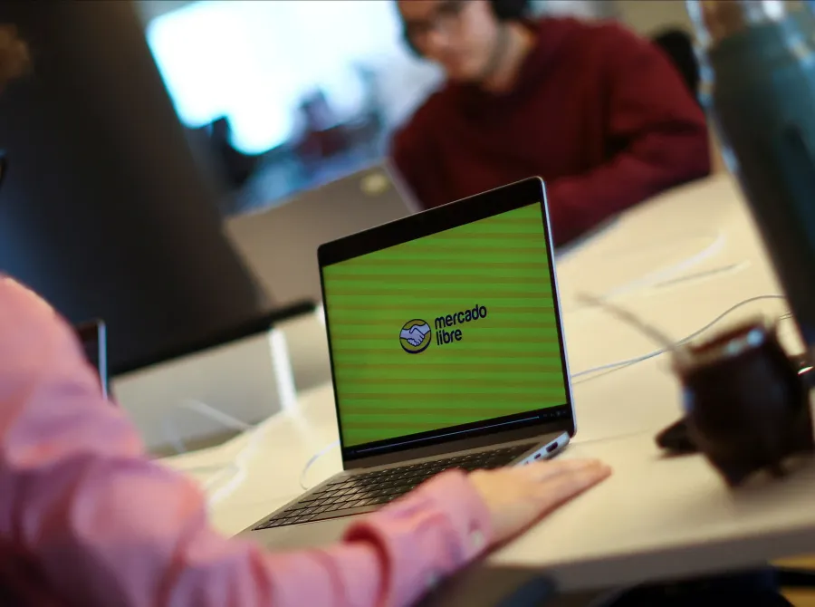 Mercado Livre demite 119 pessoas na América Latina, sendo 38 no Brasil, após avanço da IA