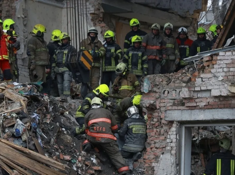Bombardeio de drones russos fere crianças ucranianas e uma mulher grávida em Odessa