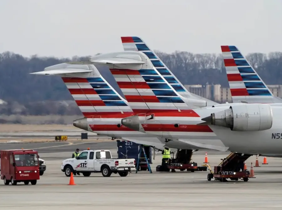 American Airlines decepciona em lucro, confirma receita e destaca impacto de shutdown no 4º tri
