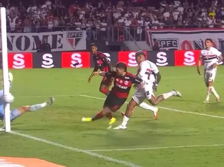 Pênalti em Arrascaeta em São Paulo x Flamengo? Veja o que diz ex-árbitro