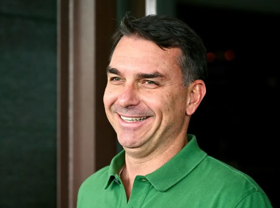 Meio/Ideia: Flávio Bolsonaro cresce e empata tecnicamente com Lula no 2º turno