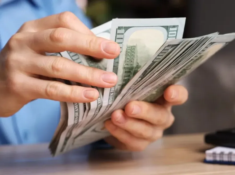 Dólar no fim de 2026 passa de R$ 5,45 para R$ 5,42, projeta Focus