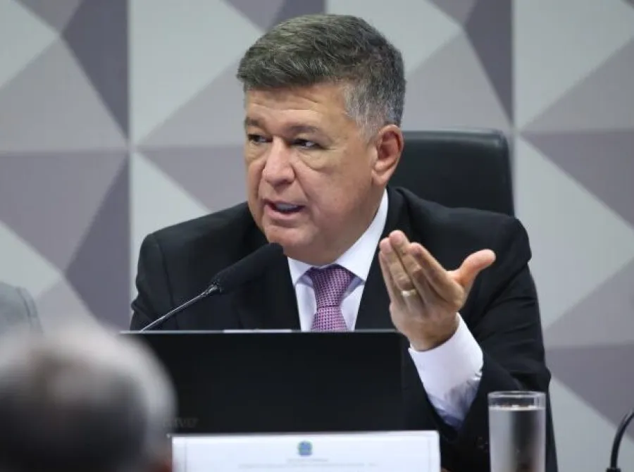 Viana diz que pretende ouvir Galípolo e Campos Neto no mesmo dia, se a CPMI for prorrogada