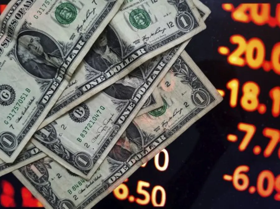 Dólar sobe com ata do Copom e negociações entre EUA e Irã no radar