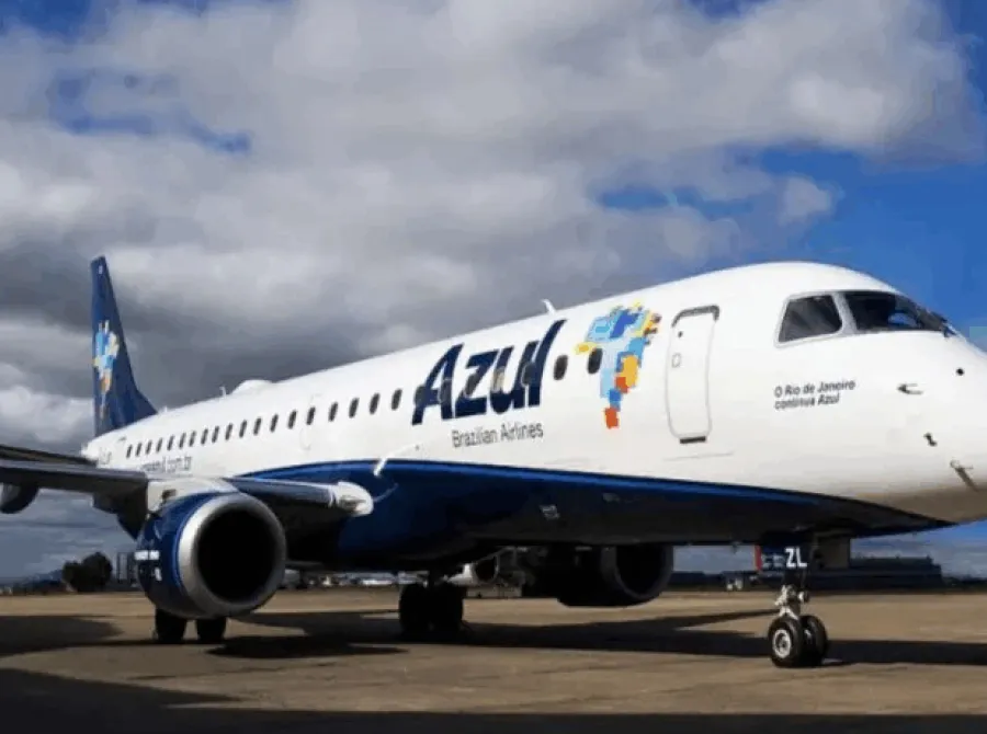 Azul reverte lucro e tem prejuízo líquido ajustado de R$ 425,5 milhões no 4º tri de 2025