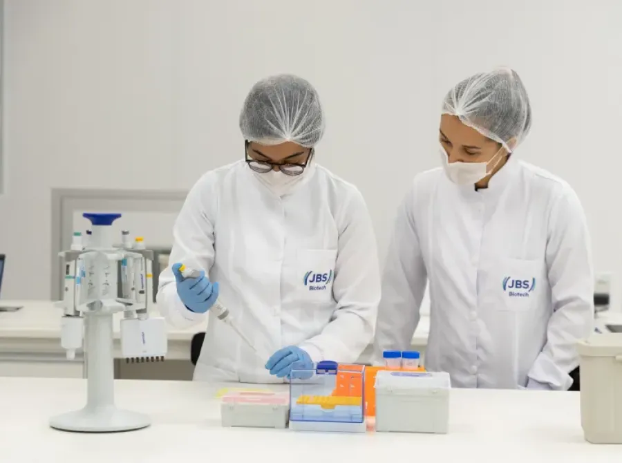 JBS inaugura centro de biotecnologia em SC para desenvolver 'superproteínas'