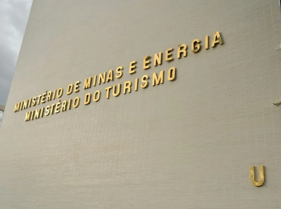 Ministério de Minas e Energia prorroga 14 concessões de distribuição de energia elétrica