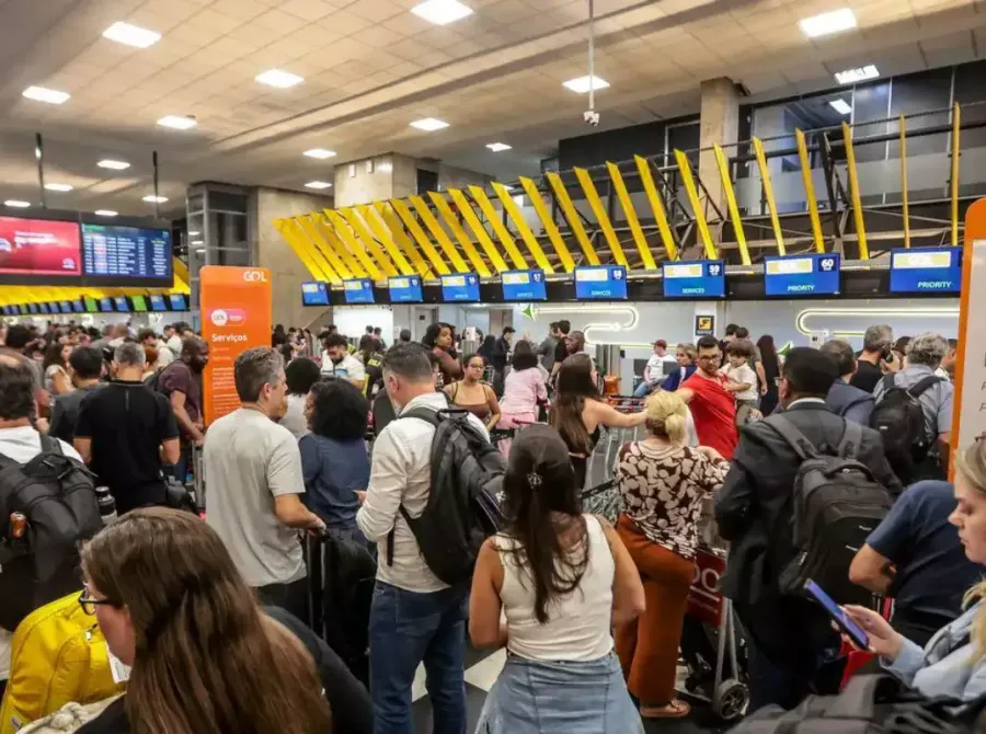 Congonhas e Guarulhos têm voos cancelados nesta sexta por conta de impacto da pane da véspera