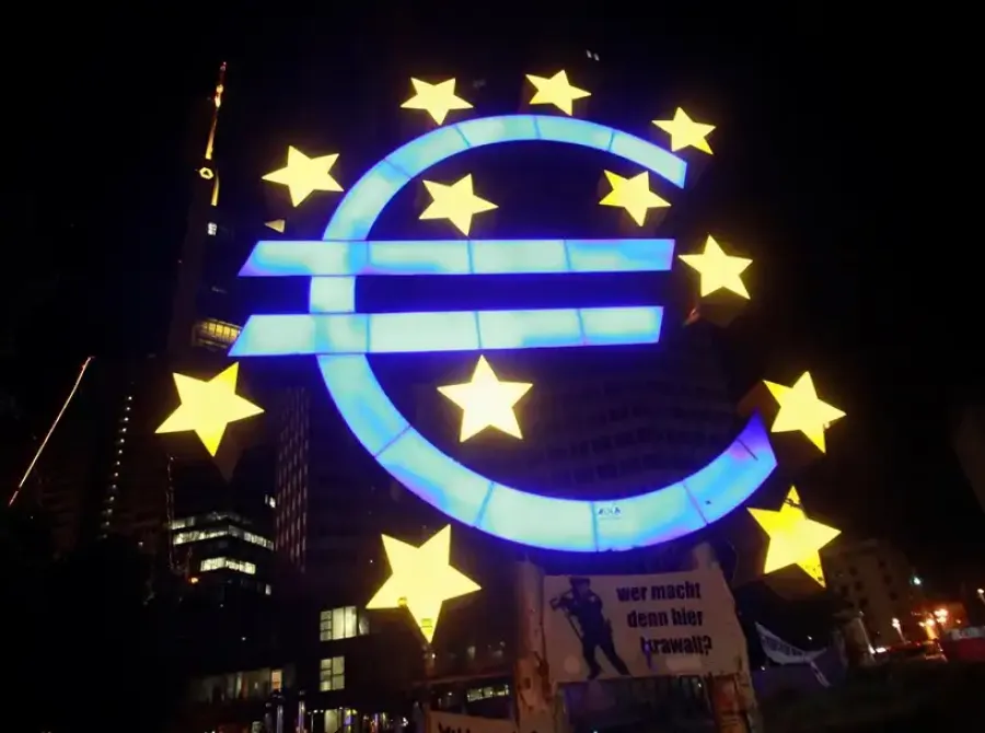 Zona do euro: superávit comercial ajustado cai a 7 bilhões de euros em fevereiro