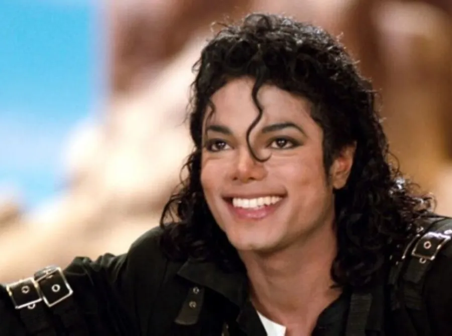 Diretor de documentário sobre Michael Jackson diz que o cantor era 'pior que Epstein'