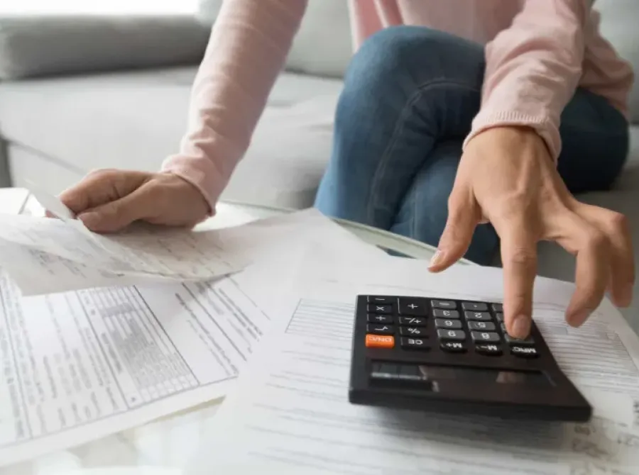 Endividamento das famílias com o sistema financeiro sobe a 49,9% em fevereiro, revela BC