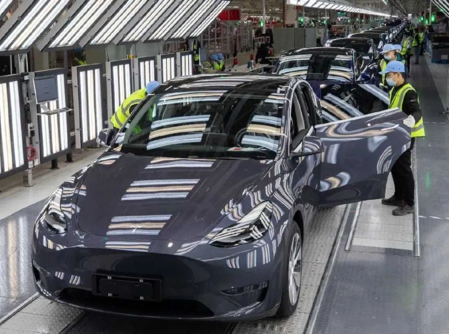 China: vendas de automóveis seguem fracas, mas elétricos e híbridos atingem fatia recorde