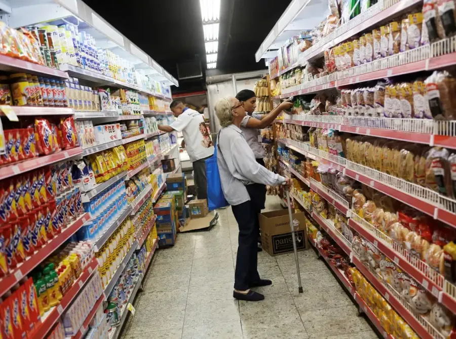 Vendas no varejo recuam 1,5% em abril, revela IBGE