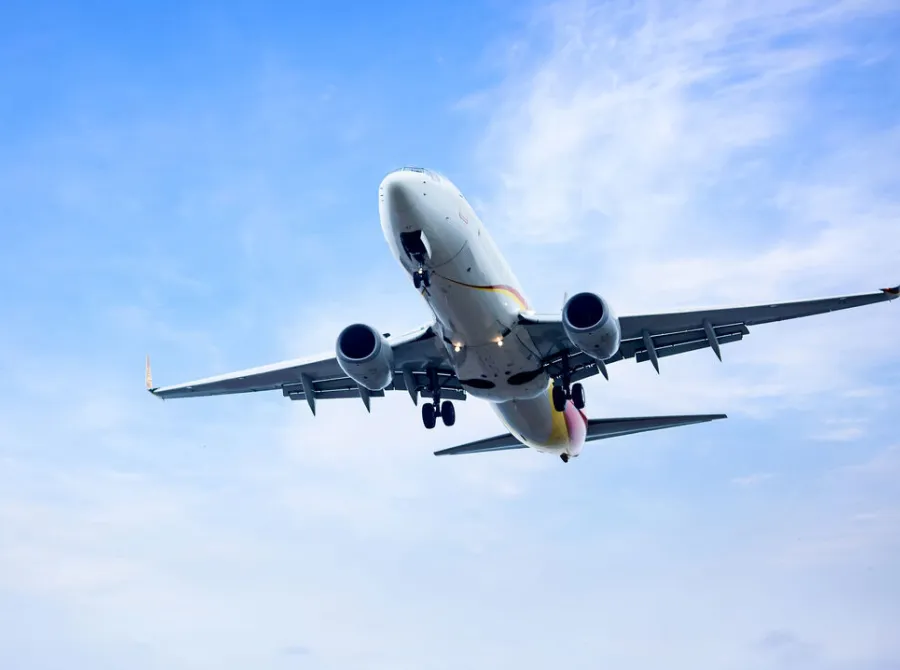 Piloto de avião relata sentir 'calafrios' ao ver luzes no céu se deslocando rapidamente no PR