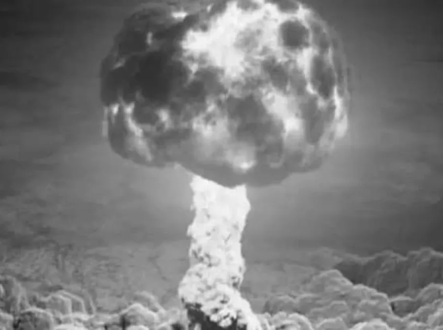 A primeira bomba nuclear da história foi detonada num 16 de julho de 1945