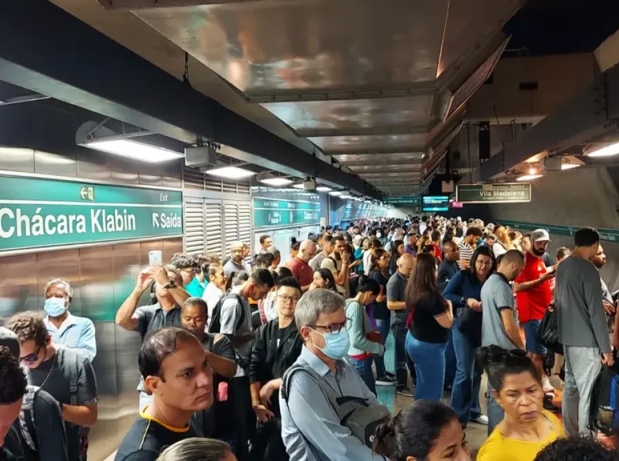 Linha 2-Verde do Metrô tem velocidade reduzida em dia de greve da CPTM