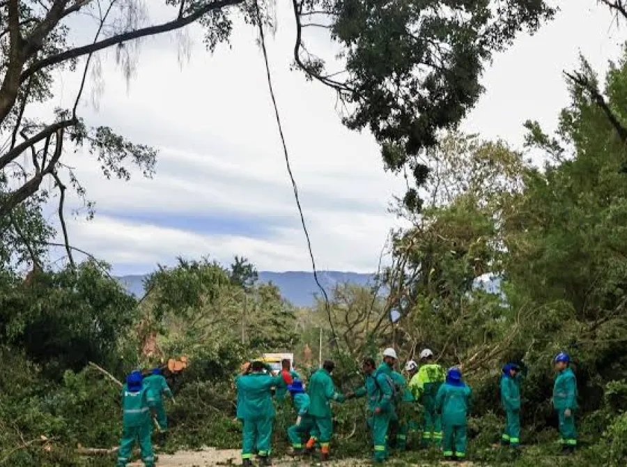 Aulas suspensas, risco de falta de água e balsas paradas: os impactos do risco de vendaval