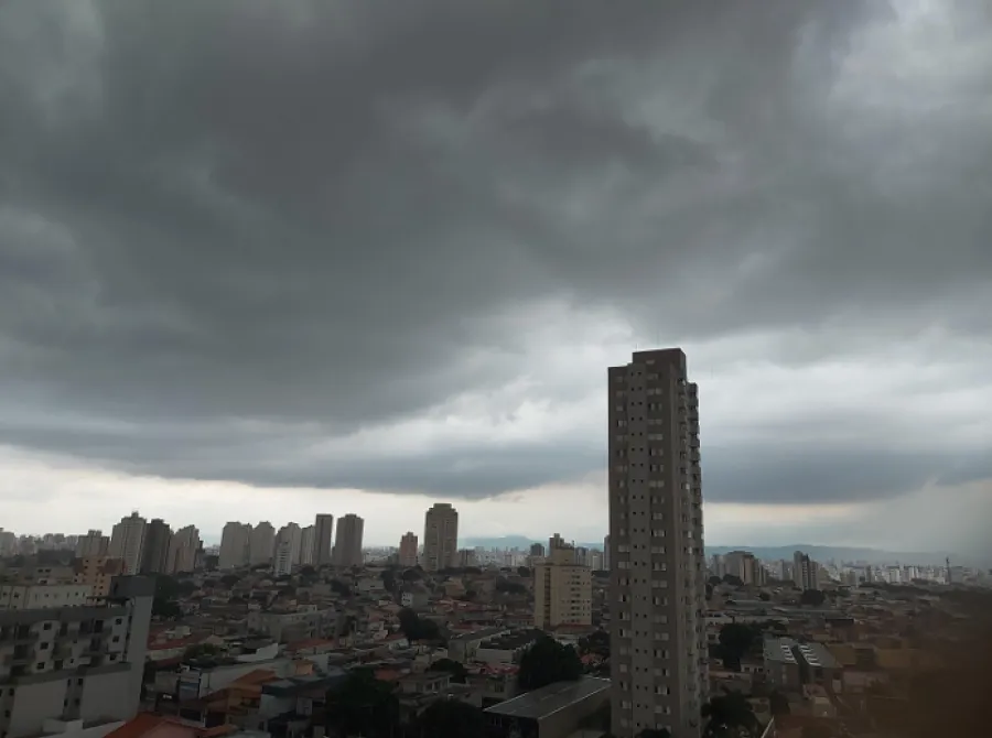 Inmet emite alerta para vendaval e tempestade no País com passagem de ciclone
