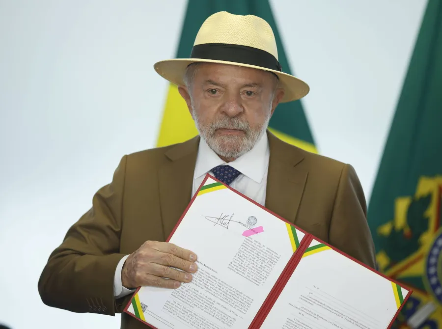 Lula publica decreto que regulamenta Programa Nacional de Combustível Sustentável de Aviação