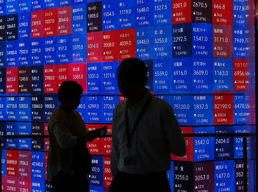 Autoridades do Japão prometem monitorar iene em meio ao aumento do temor com a inflação