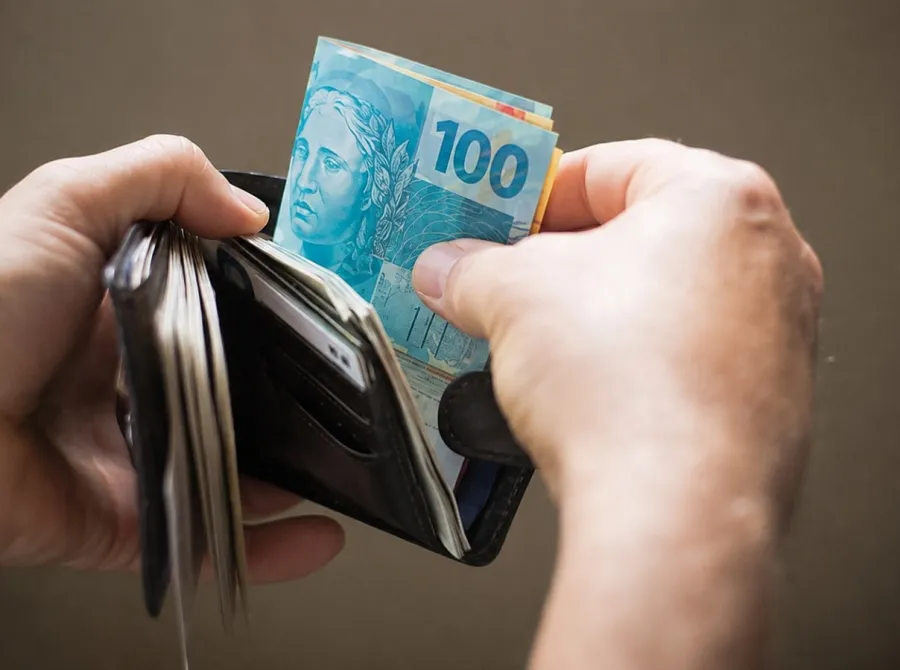 Governo envia Orçamento de 2027 e prevê salário mínimo de R$ 1.741